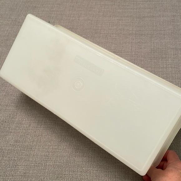 Tupperware Rectangular Large Food Storage or Bread Keeper Container - Picture 3 of 10